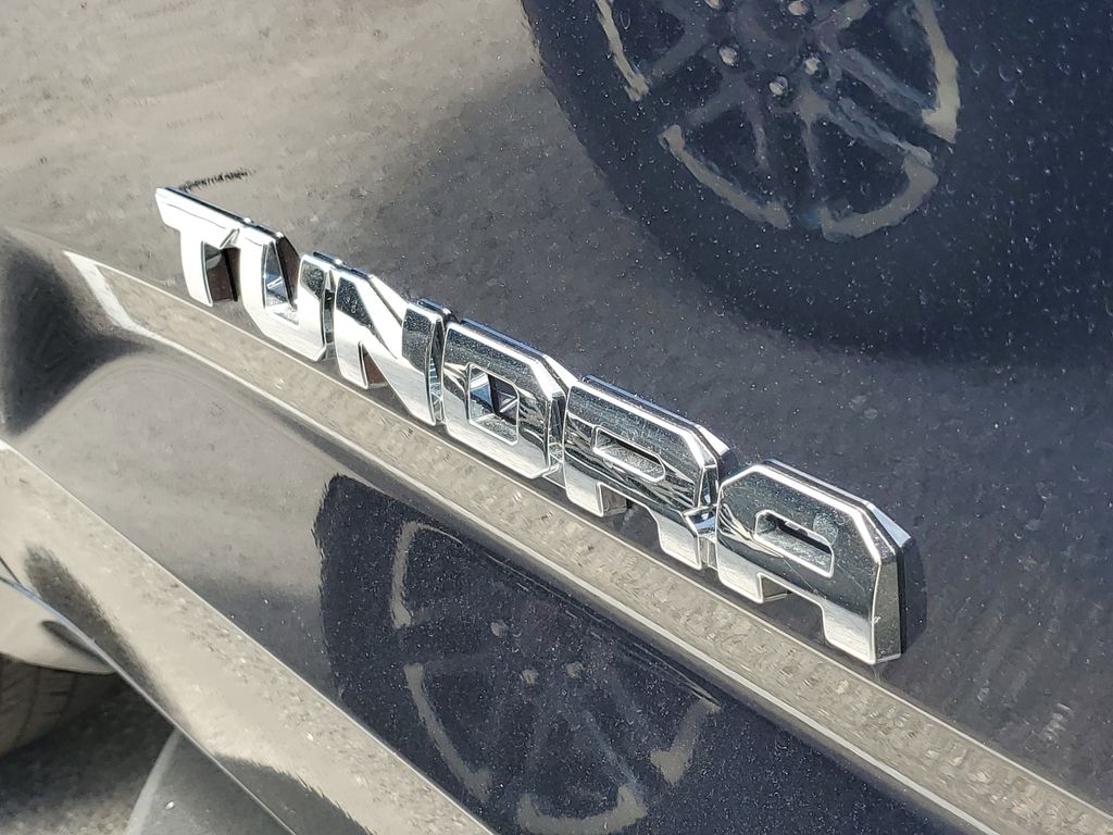 2025 Toyota Tundra Limited Image 15 of 32