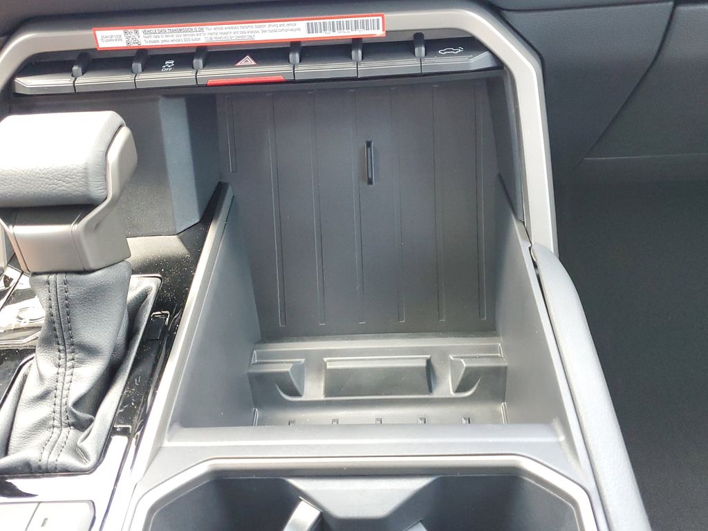 2025 Toyota Tundra Limited Image 29 of 32