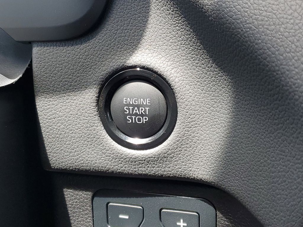 2025 Toyota Tundra Limited Image 30 of 32