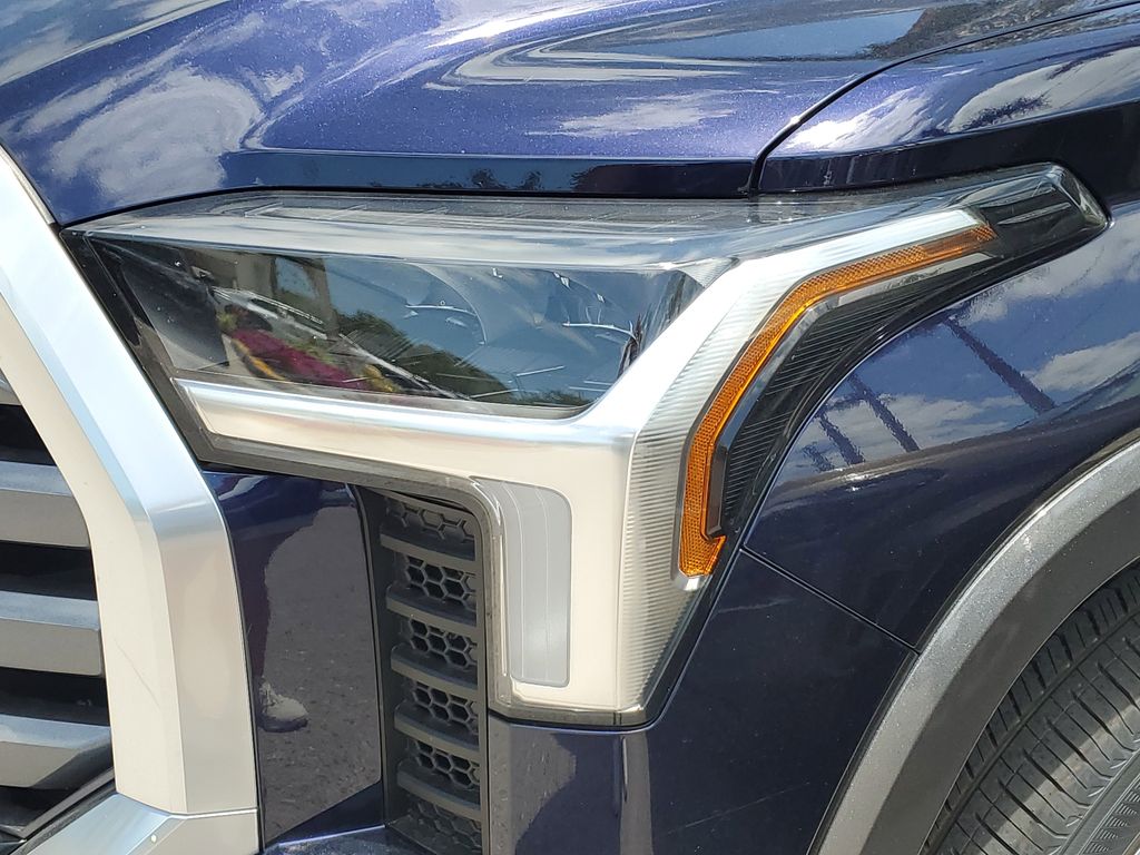 2025 Toyota Tundra Limited Image 13 of 32