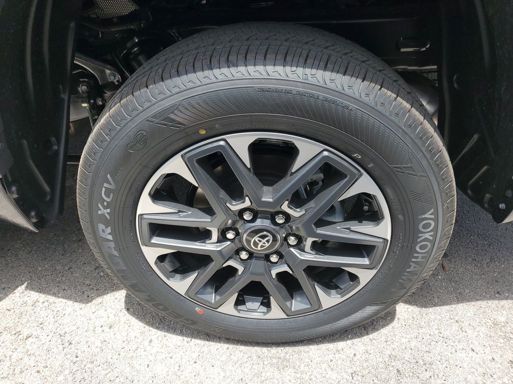 2025 Toyota Tundra Limited Image 11 of 32