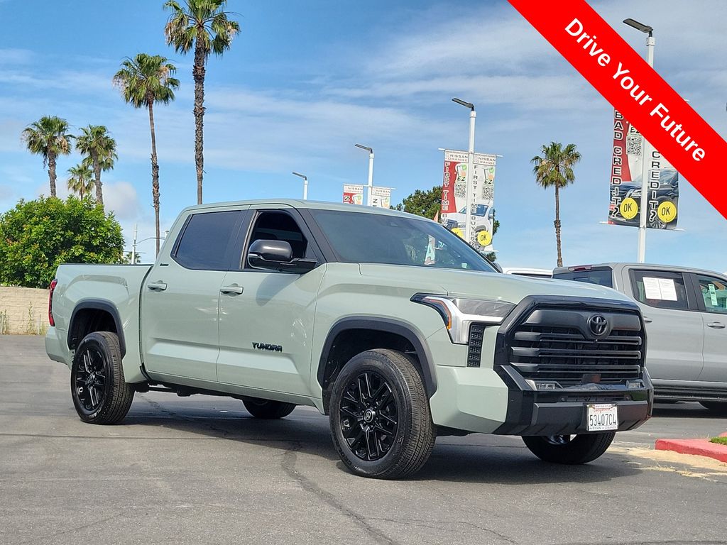2025 Toyota Tundra Limited Image 3 of 40