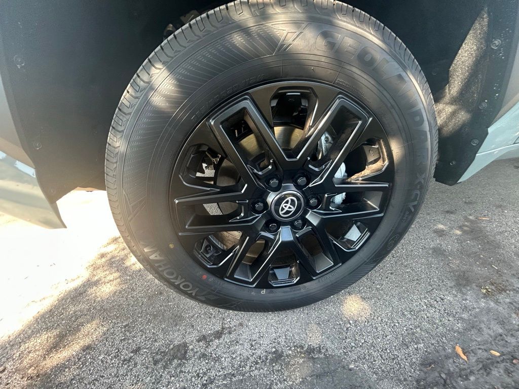 Vehicle image 33 of 41