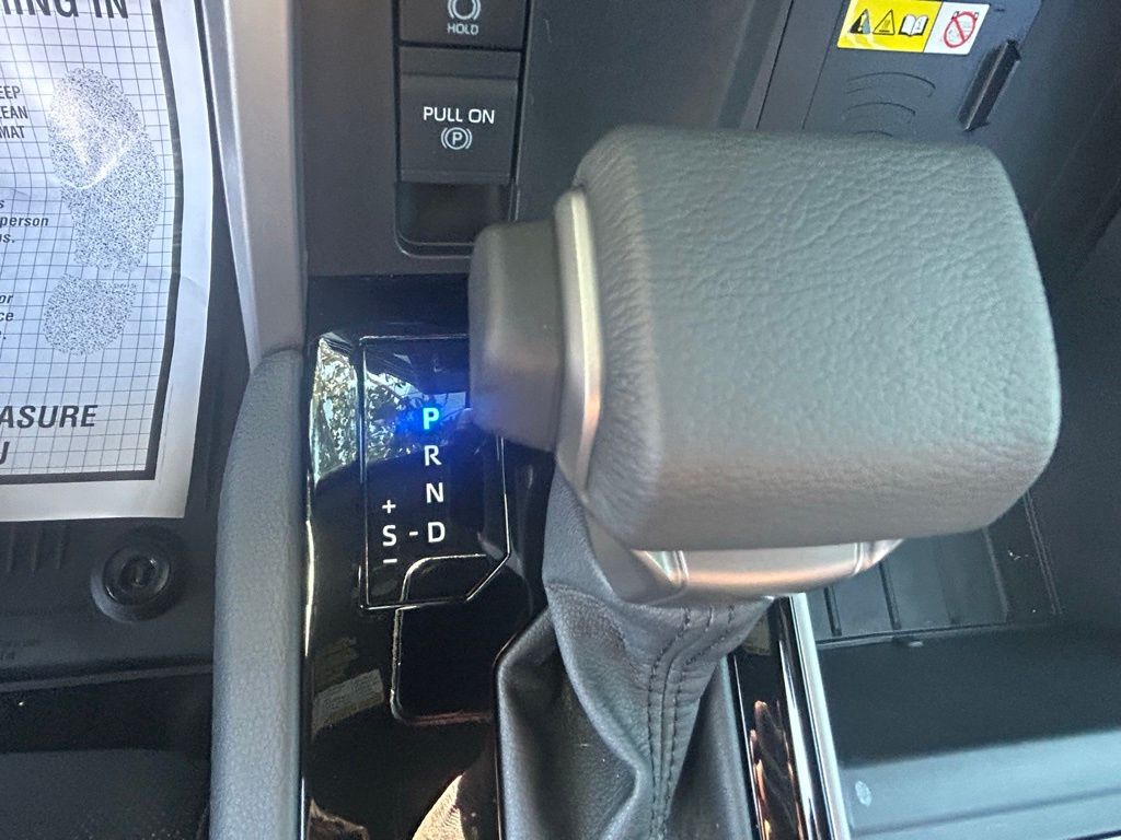 Vehicle image 17 of 41