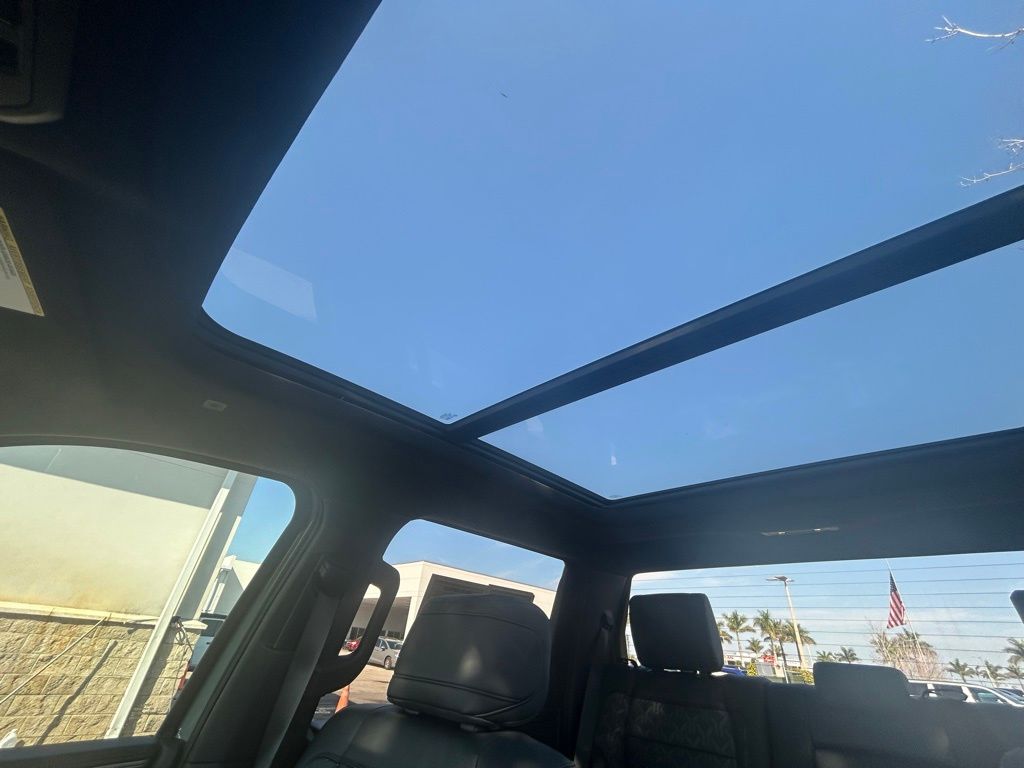 Vehicle image 29 of 41