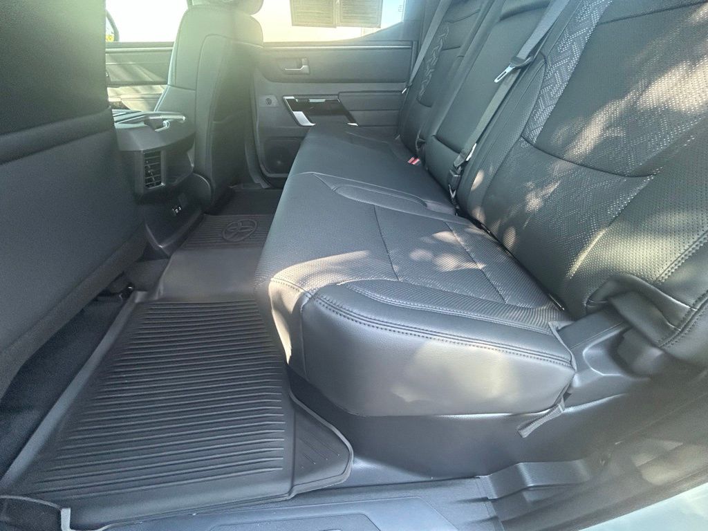 Vehicle image 25 of 41