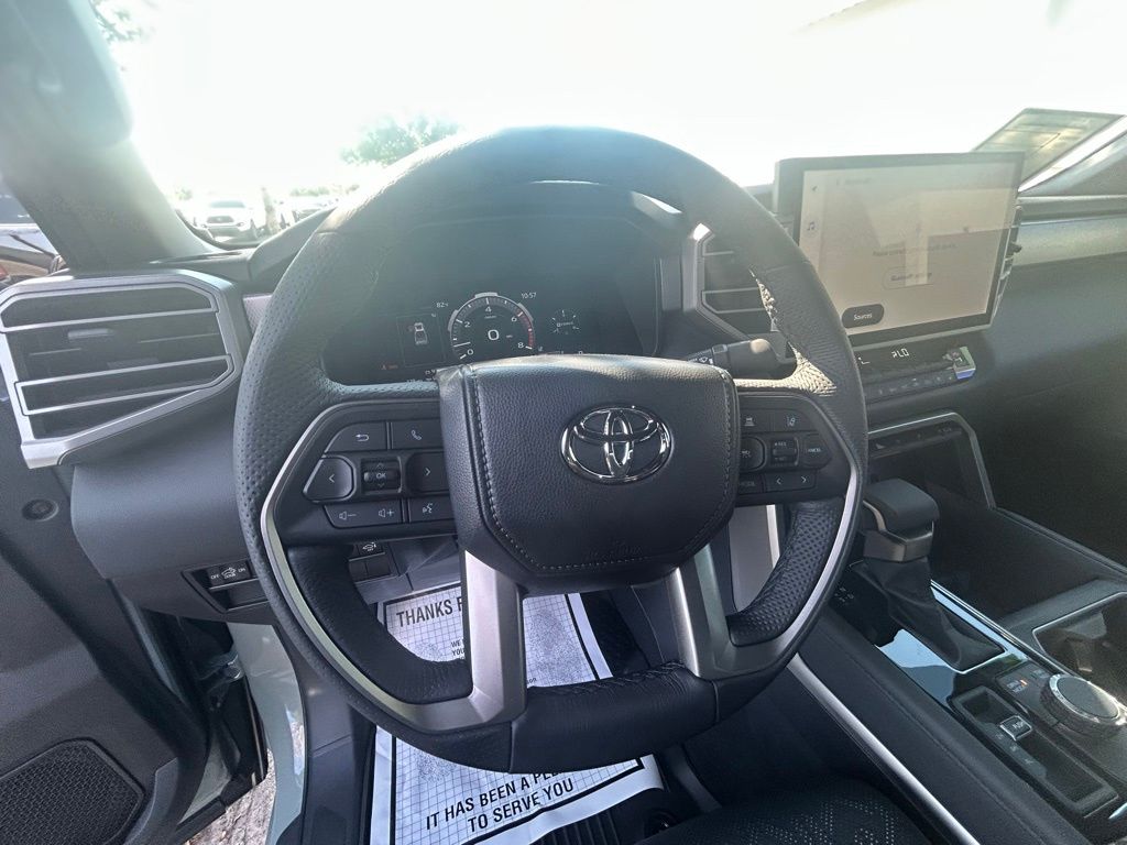 Vehicle image 21 of 41
