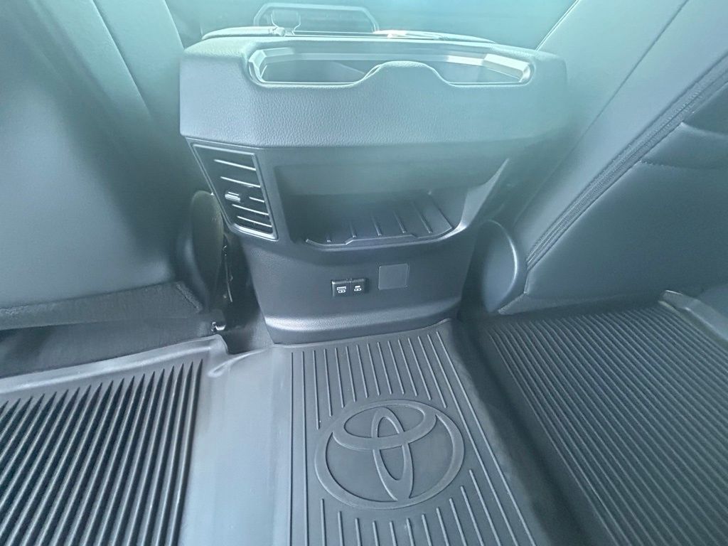 Vehicle image 26 of 41