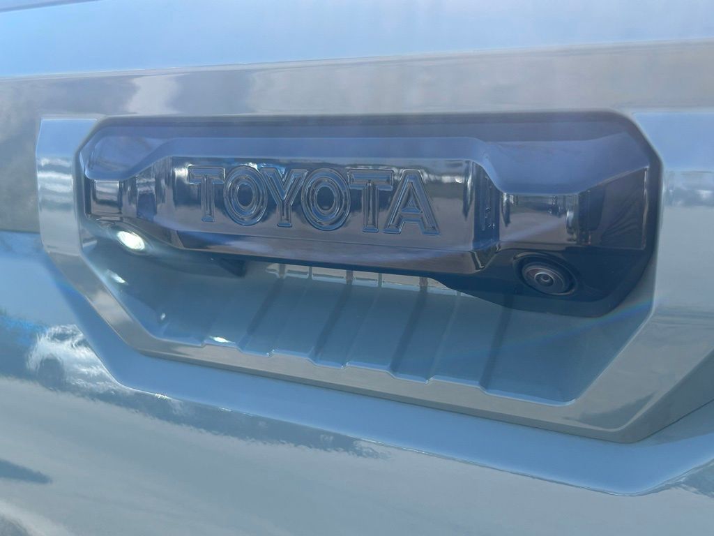 Vehicle image 37 of 41