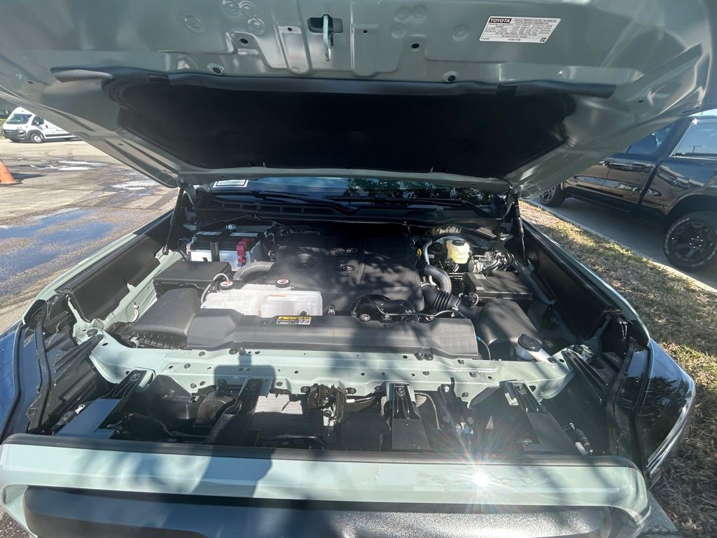 Vehicle image 32 of 41