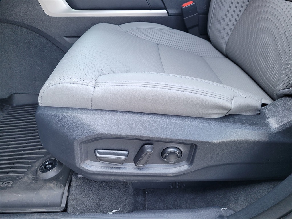 Vehicle image 12 of 12