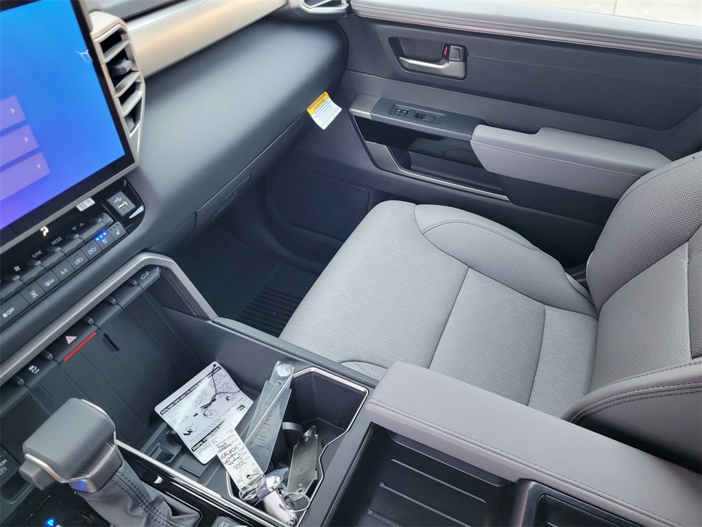 Vehicle image 10 of 12