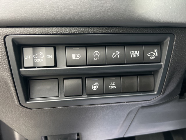 2025 Toyota Tundra Platinum Image 17 of 70