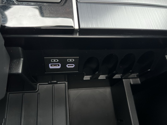 2025 Toyota Tundra Platinum Image 33 of 70