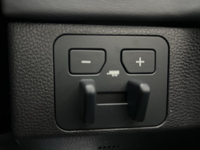 2025 Toyota Tundra Platinum Image 36 of 70