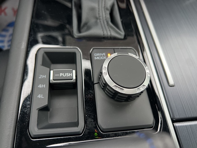 2025 Toyota Tundra Platinum Image 32 of 70