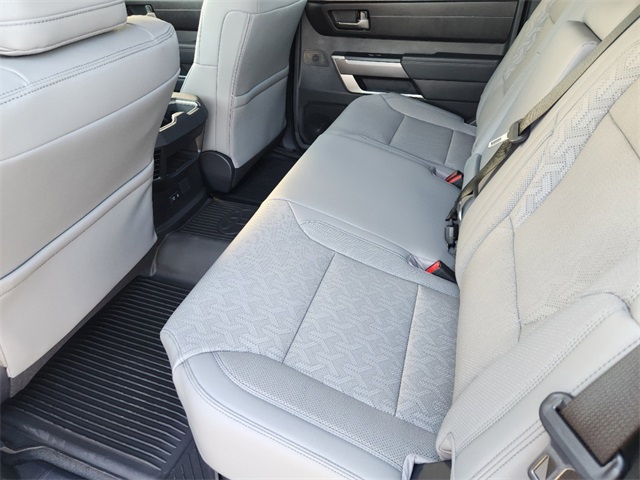 Vehicle image 20 of 22