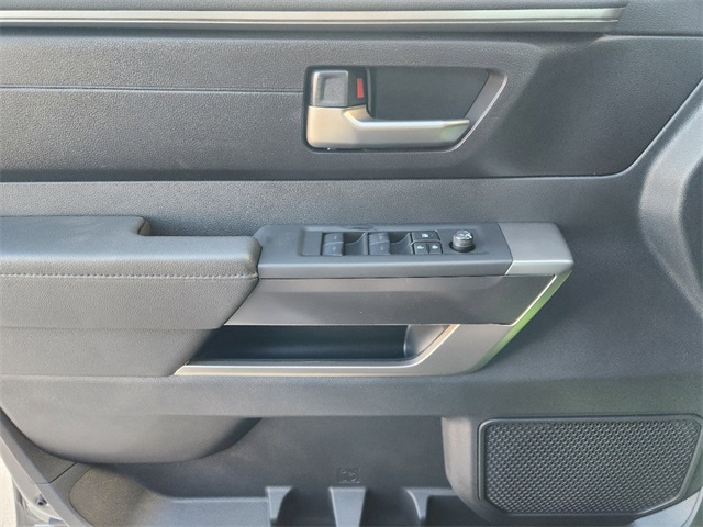 Vehicle image 17 of 22