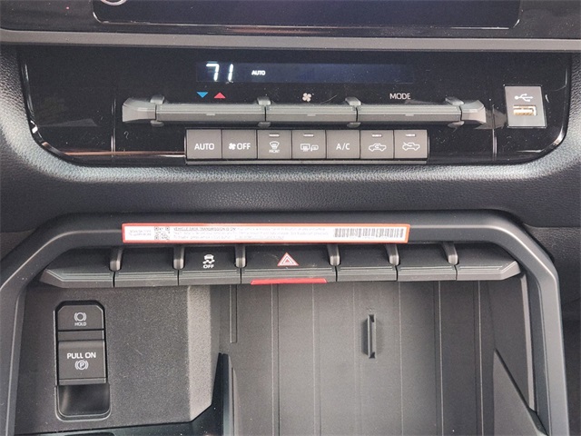 Vehicle image 14 of 22