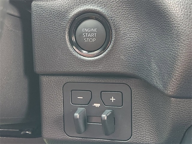 Vehicle image 15 of 22