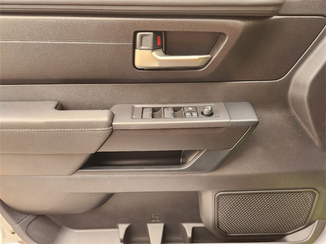 Vehicle image 17 of 22