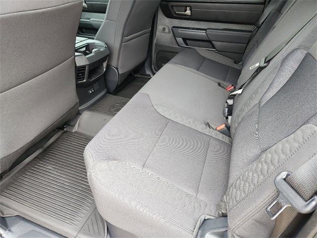 Vehicle image 20 of 22