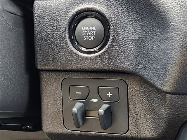 Vehicle image 15 of 22