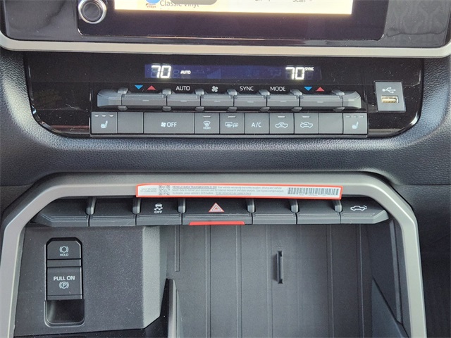 Vehicle image 14 of 22