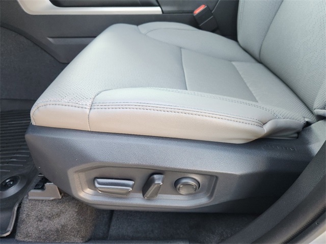 Vehicle image 18 of 22