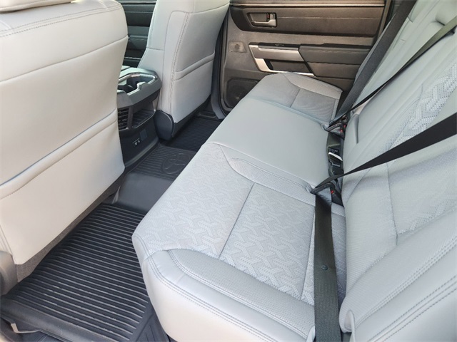 Vehicle image 20 of 22