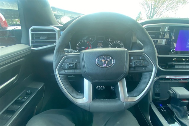 Vehicle image 14 of 24