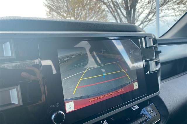 Vehicle image 17 of 24