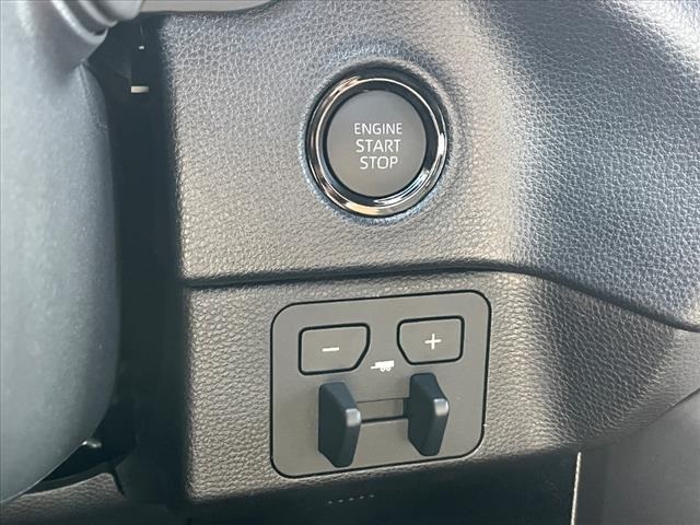 Vehicle image 23 of 32