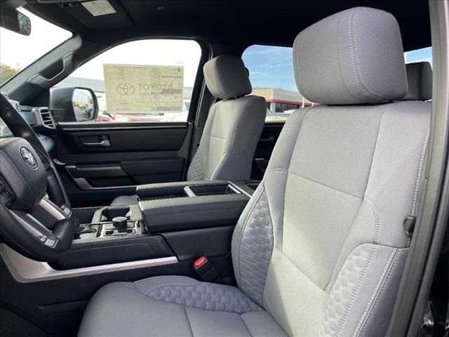 Vehicle image 24 of 32