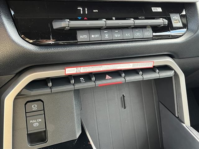 Vehicle image 19 of 32