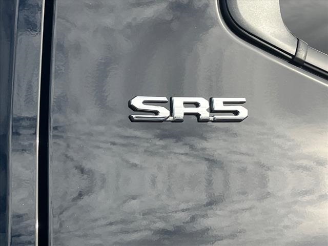 Vehicle image 30 of 32