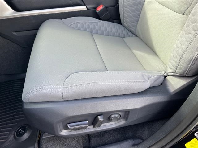 Vehicle image 25 of 32