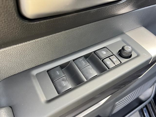 Vehicle image 27 of 32