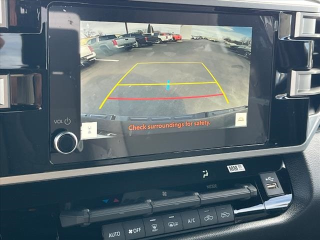 Vehicle image 16 of 32