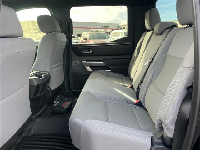 Vehicle image 13 of 32