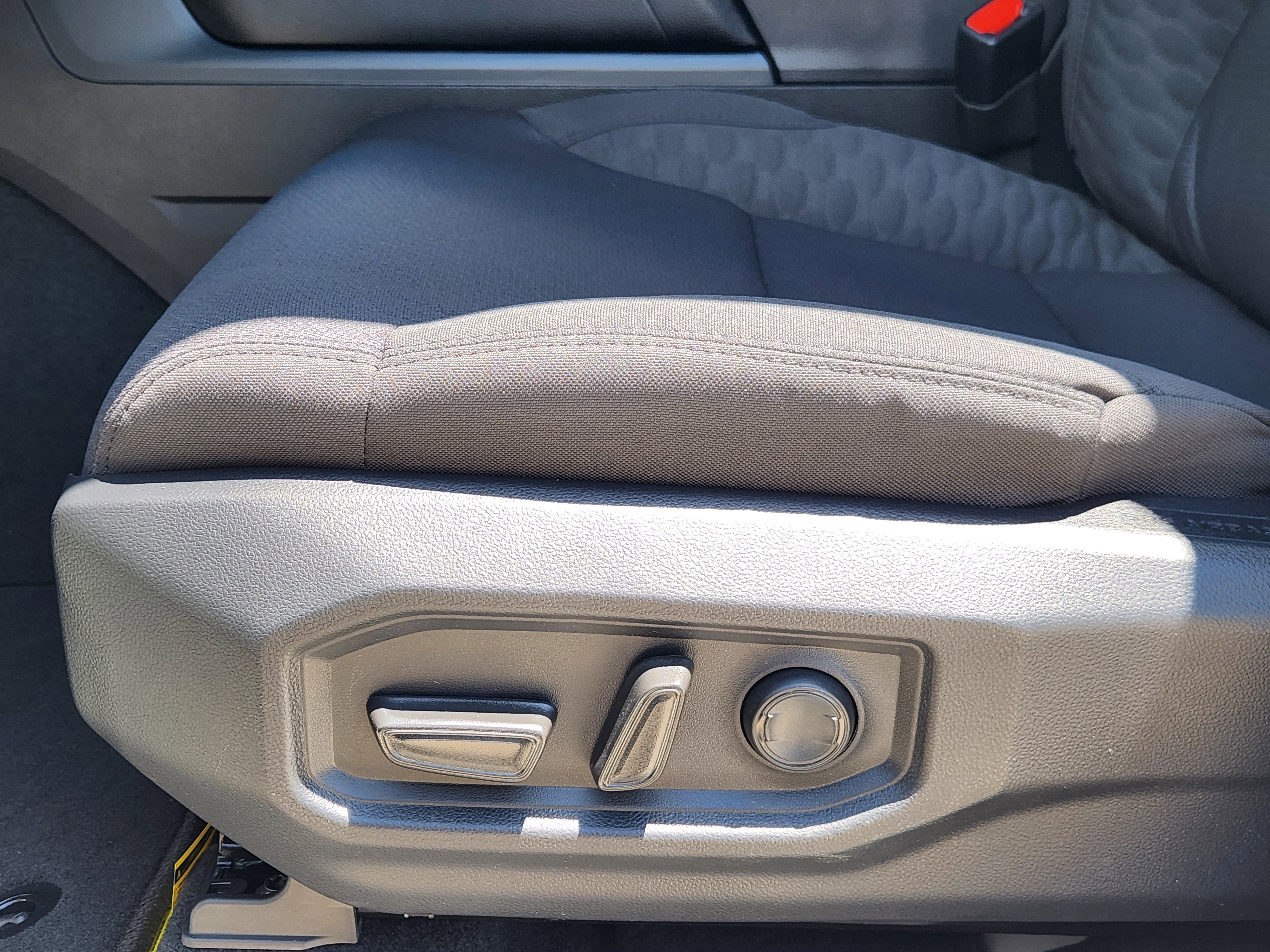 Vehicle image 17 of 26