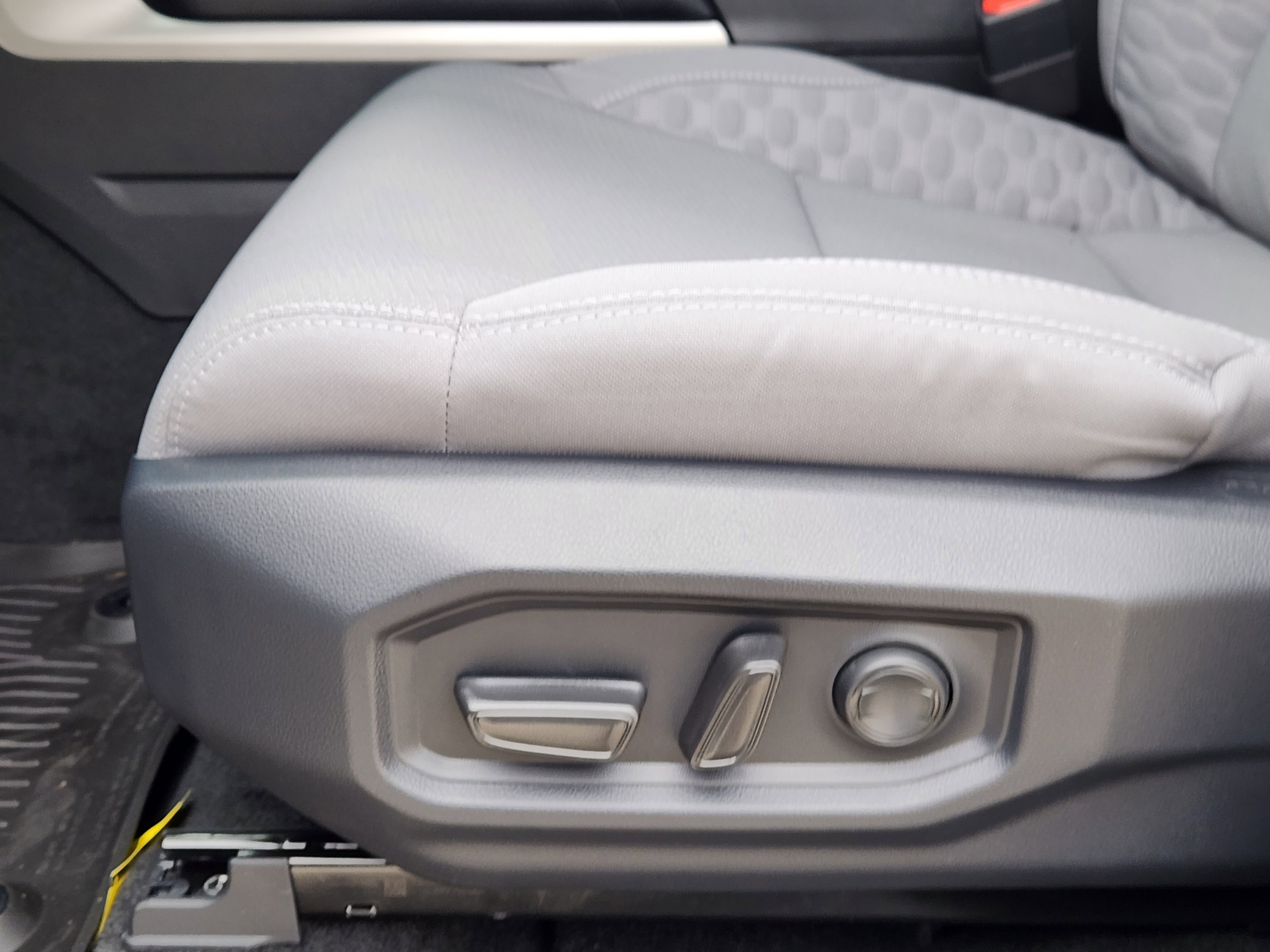 Vehicle image 19 of 23