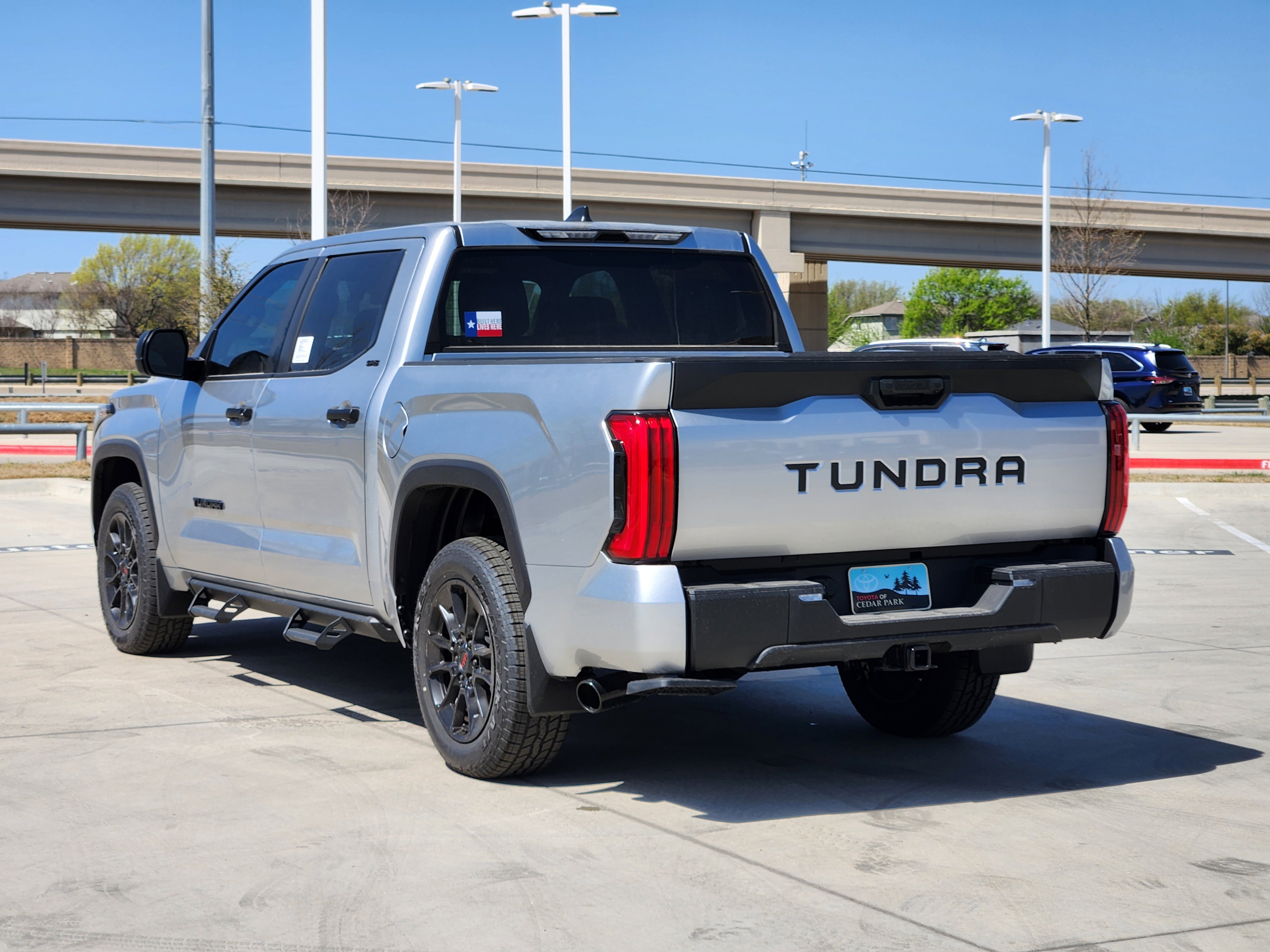 Vehicle image 4 of 24