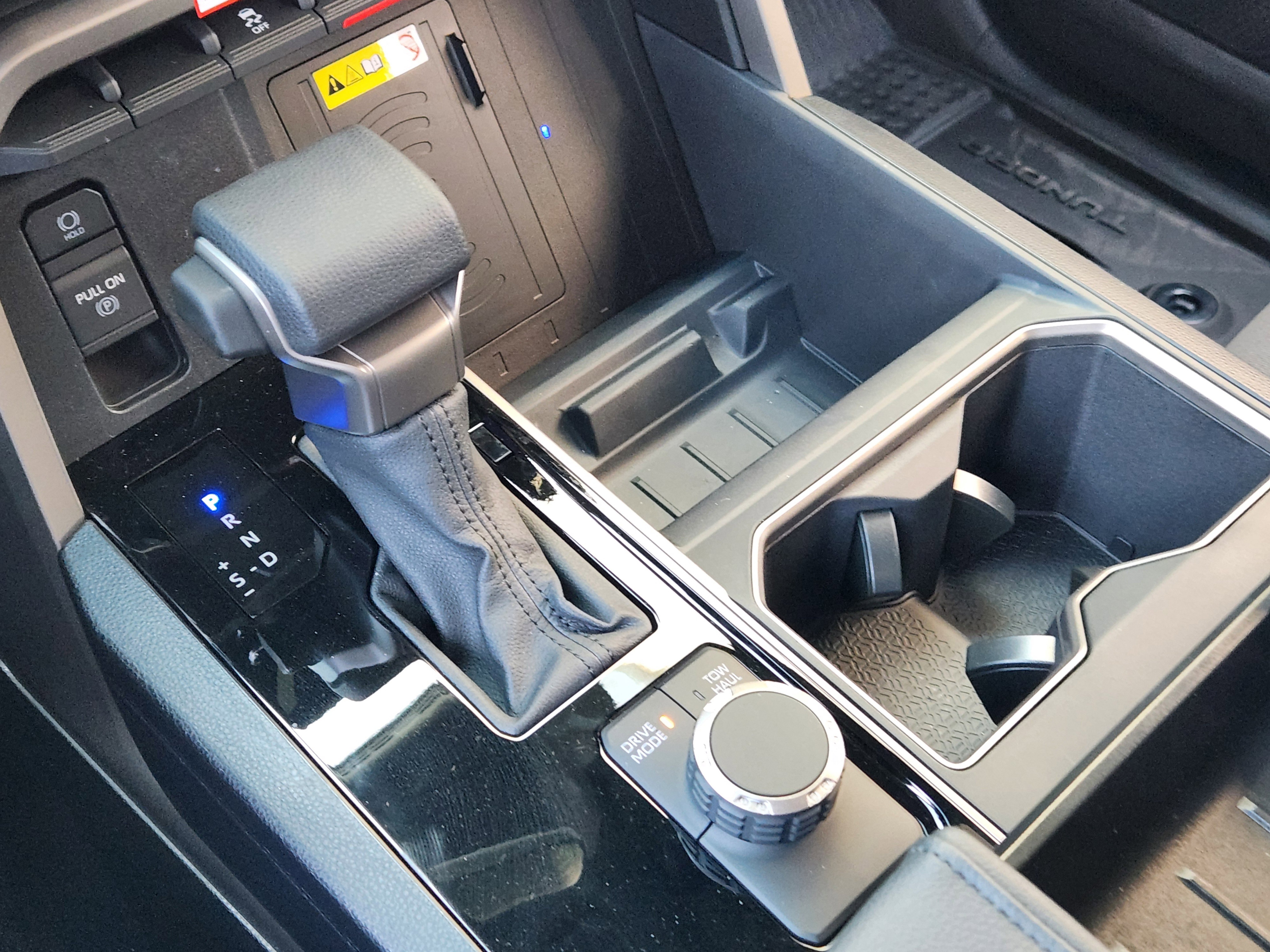 Vehicle image 17 of 24