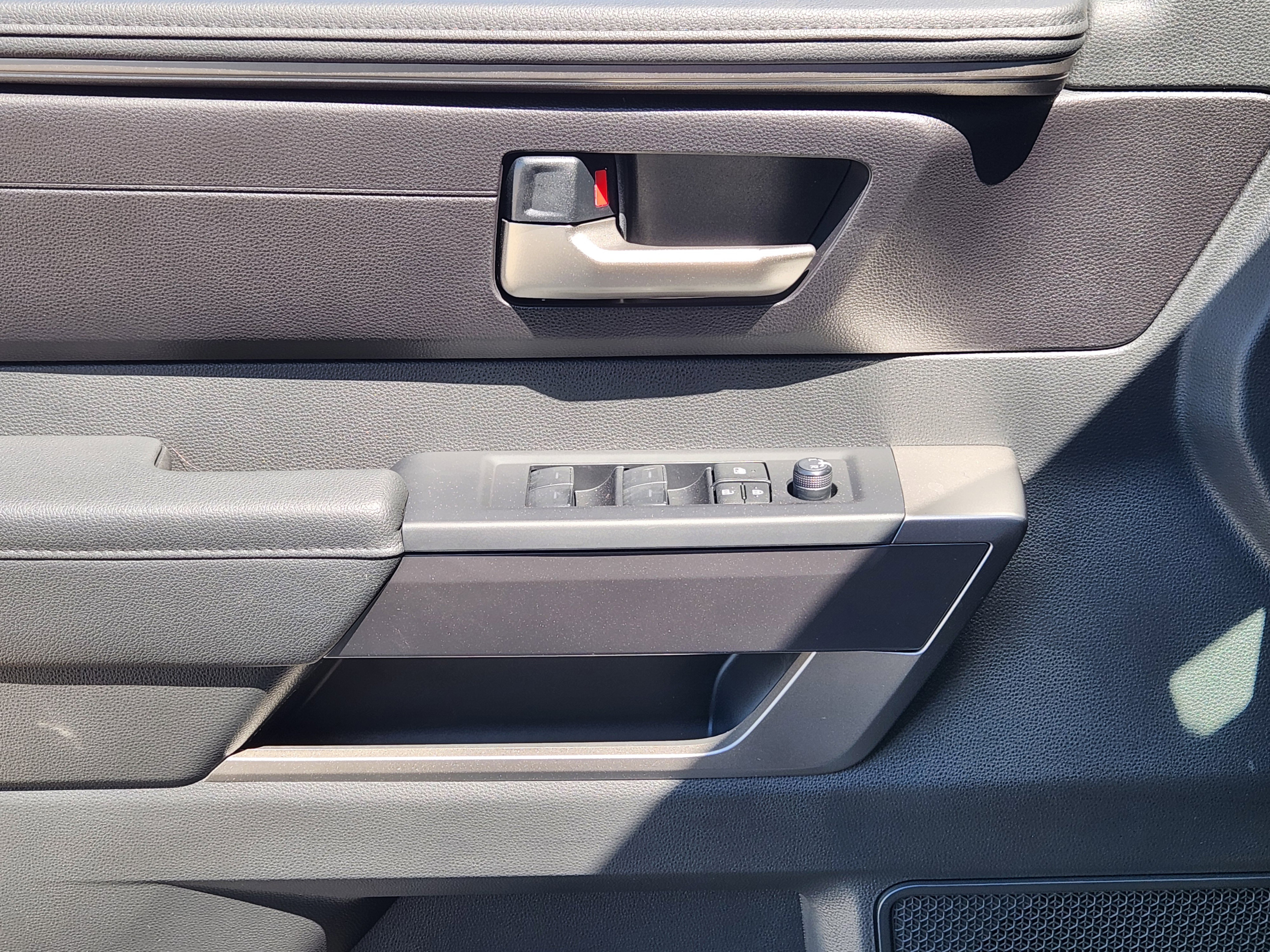 Vehicle image 18 of 23