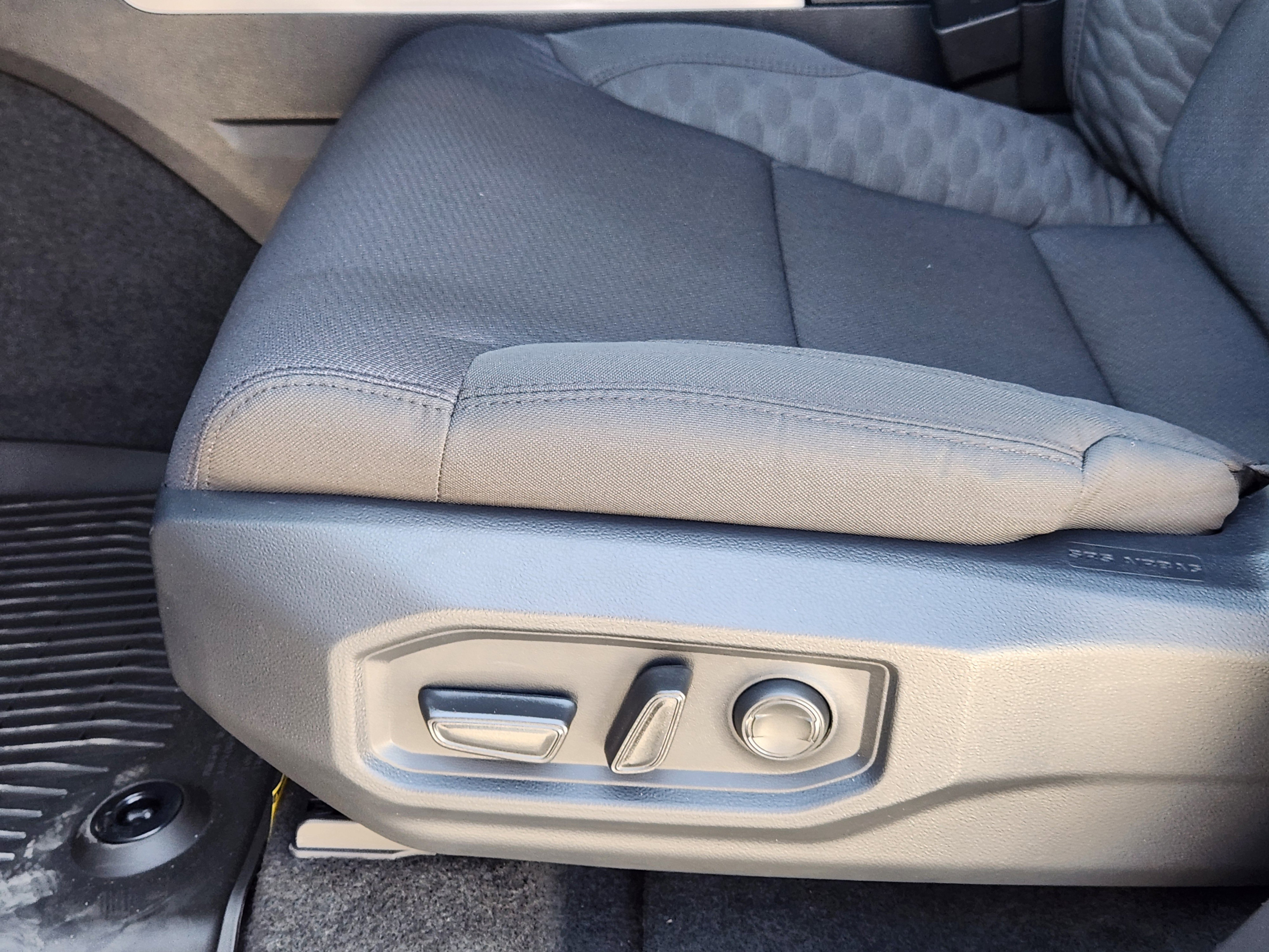 Vehicle image 19 of 23