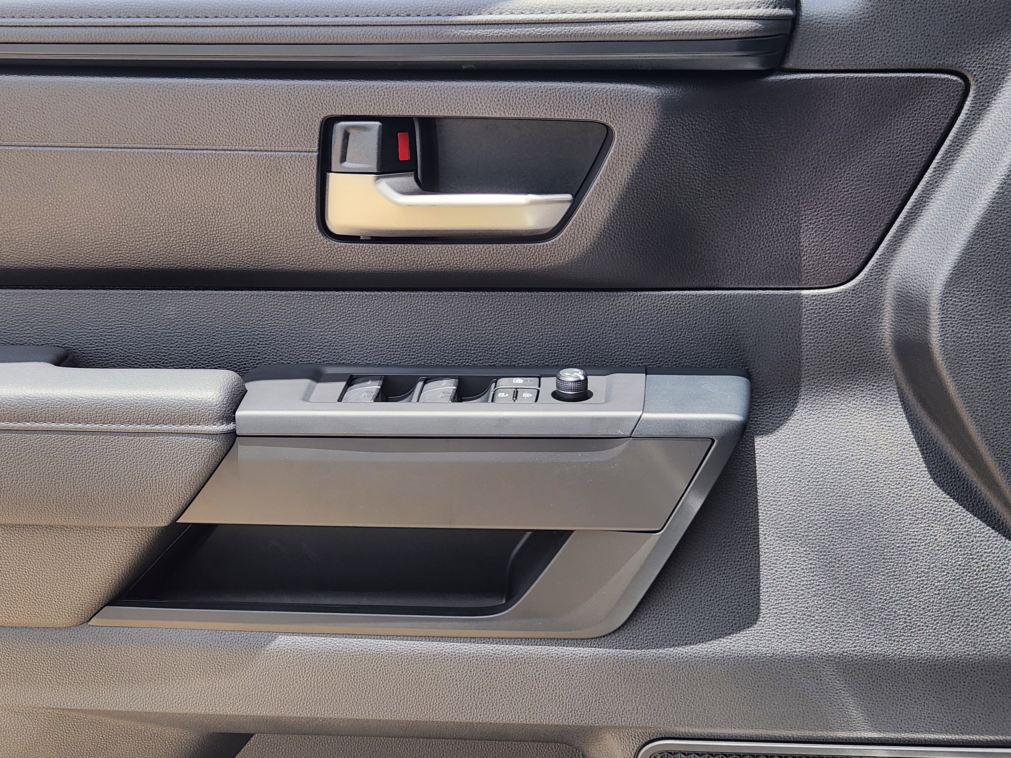 Vehicle image 16 of 26