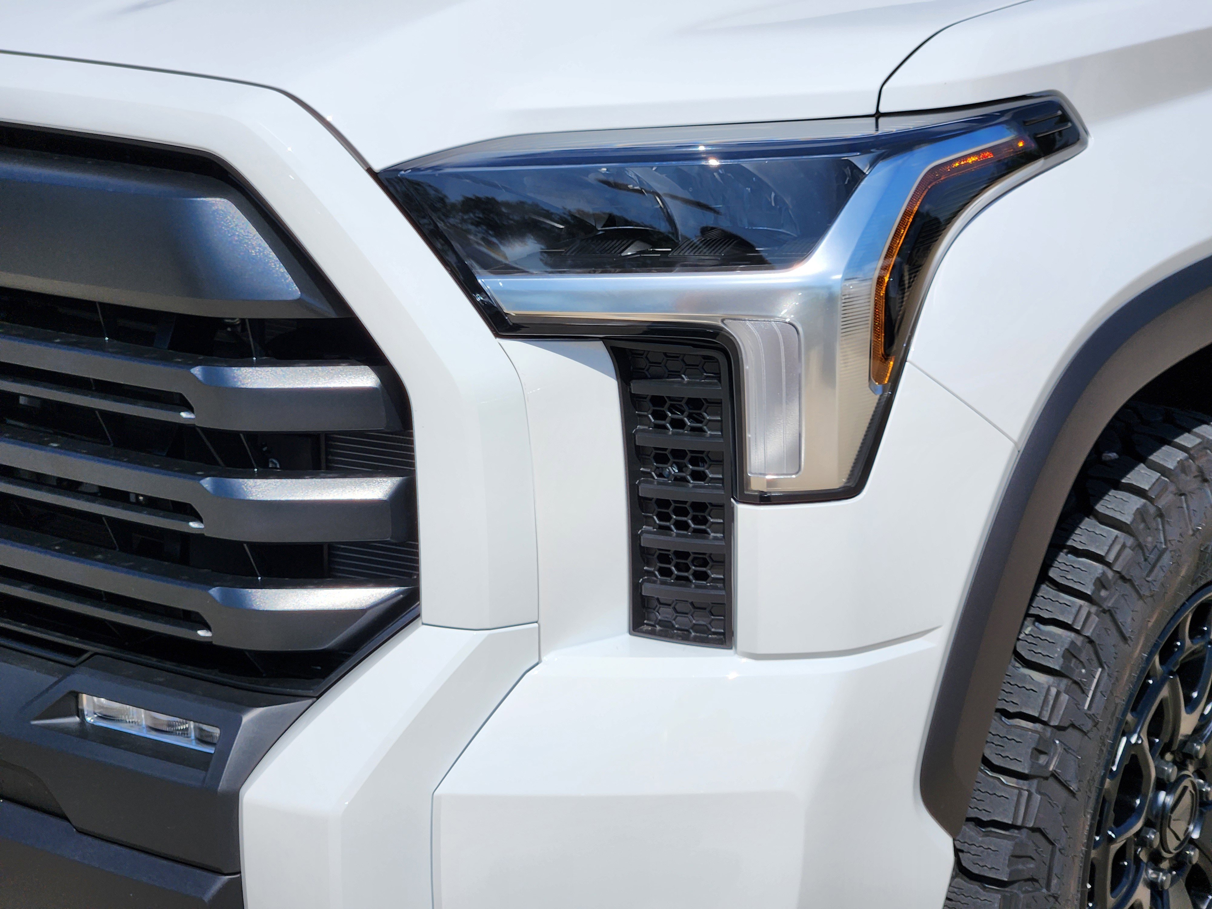 Vehicle image 19 of 25