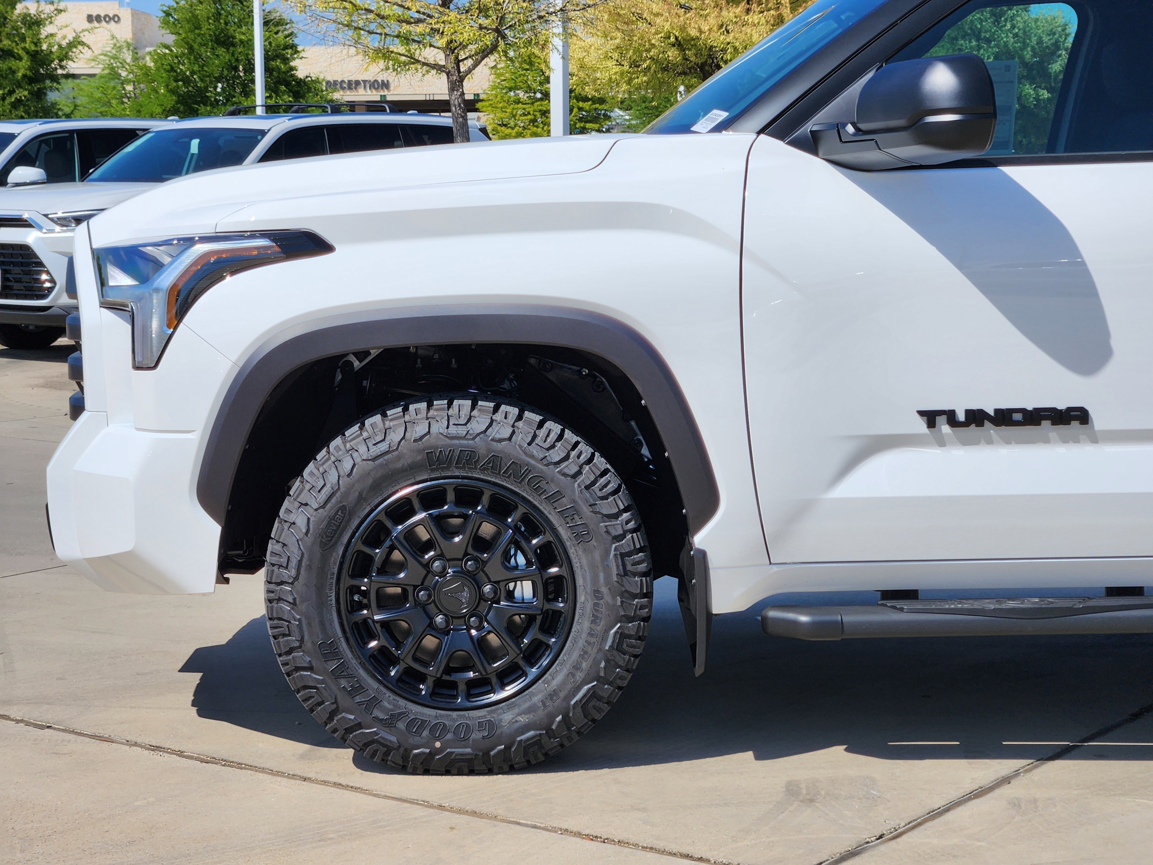 Vehicle image 21 of 25