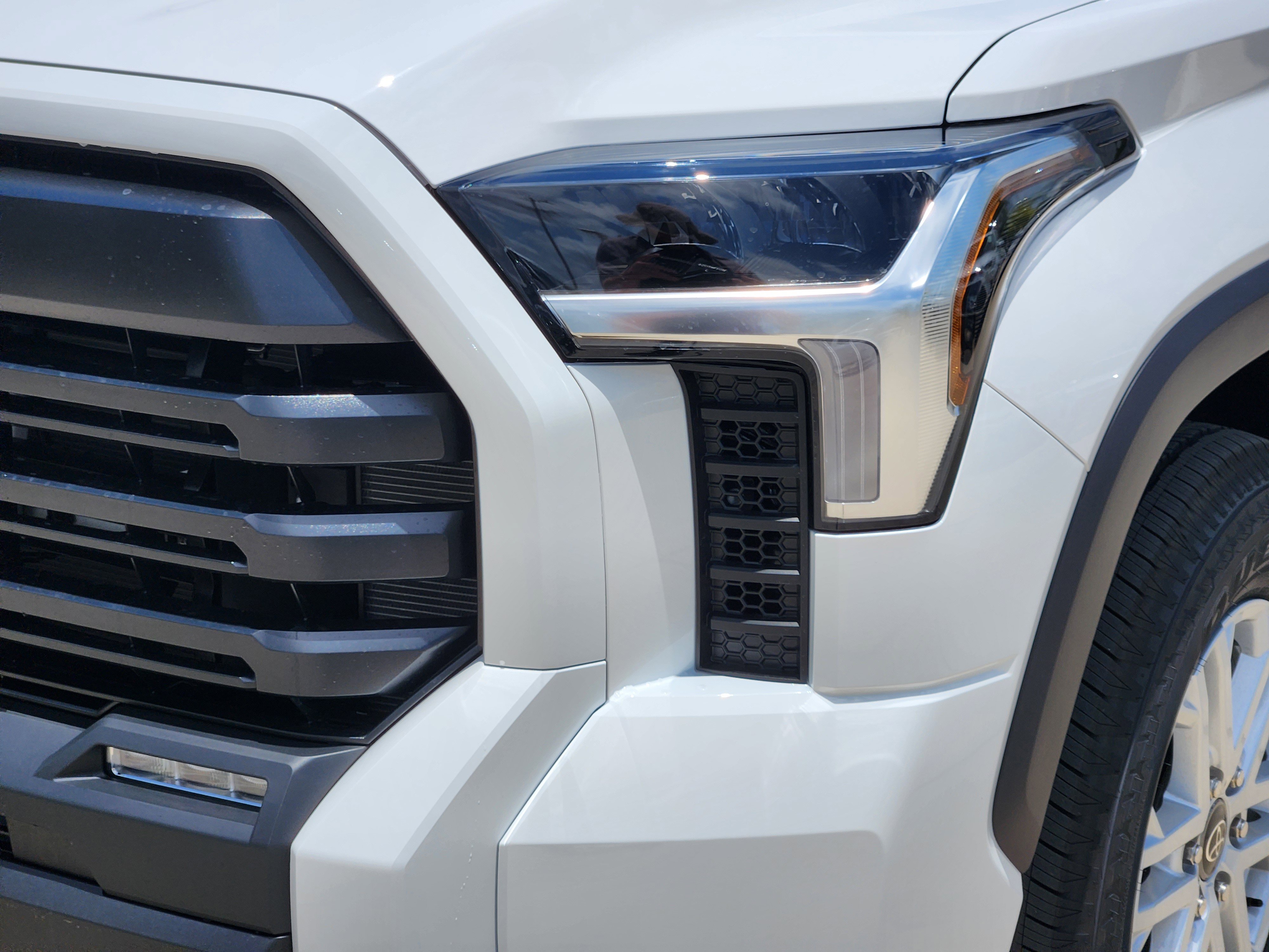 Vehicle image 20 of 22